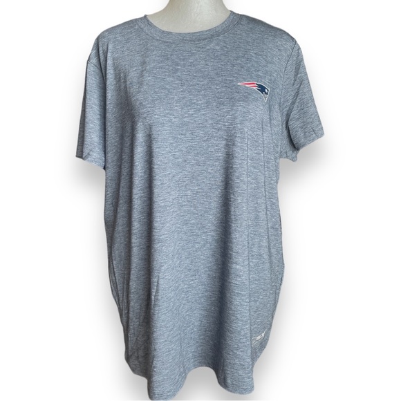 NWT NFL Fan Gear Woman’s New England Patriots Logo T-Shirt Size Large - Picture 11 of 16